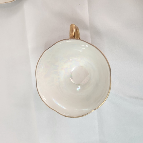 Elegant Floral Porcelain Saucer with Gold Accents - Picture 3 of 8